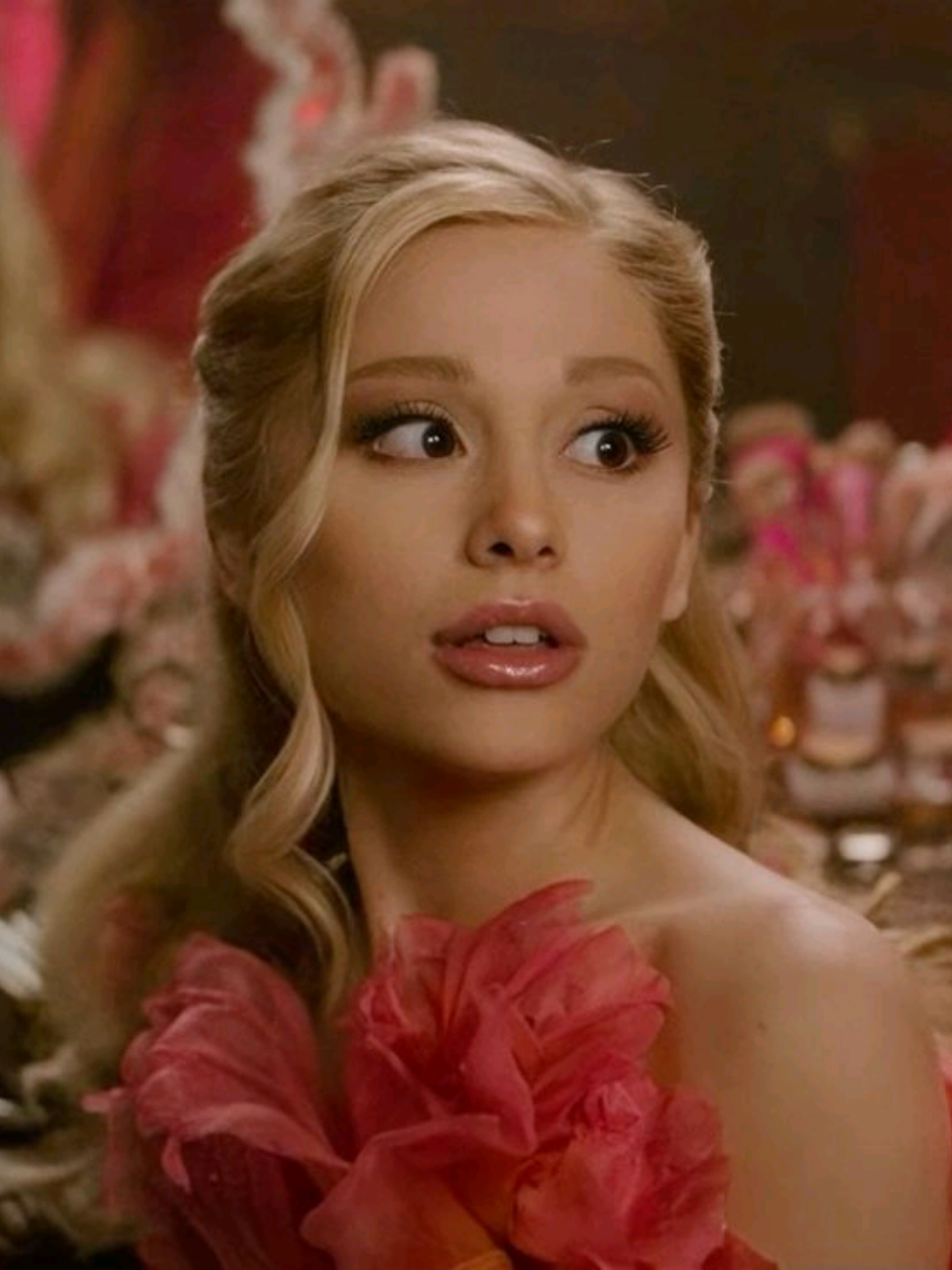 my house is on pretty girl avenue 🎀 #sabrinacarpenter #glinda #wicked #mansbestfriend #edit @Sabrina Carpenter @Team Sabrina 