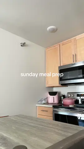 One hour of cooking to save me hours of time (and money) throughout the week! Meal prep luvr 