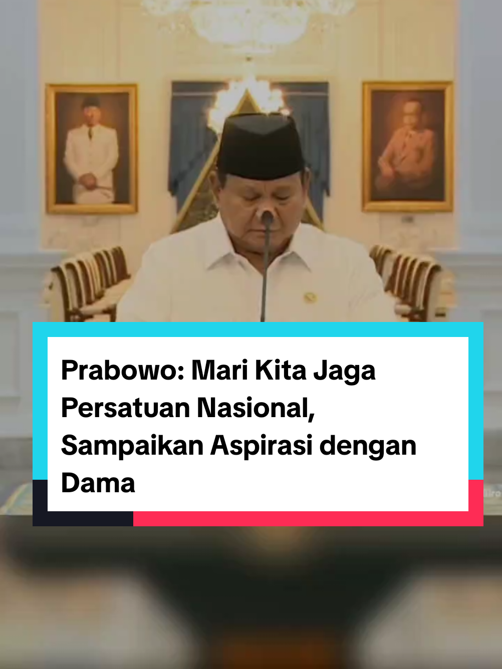 Prabowo: Mari Kita Jaga Persatuan Nasional, Sampaikan Aspirasi dengan Damai salsabilafm.com - Presiden RI Prabowo Subianto meminta agar masyarakat tetap tenang dan percaya kepada pemerintah dalam menghadapi dinamika nasional. Ia menegaskan semua partai politik, baik yang berada di koalisi maupun di luar pemerintahan, sepakat memperjuangkan kepentingan rakyat. “Saudara-saudara sekalian, saya minta sungguh-sungguh seluruh warga negara untuk percaya kepada pemerintah, untuk tenang. Pemerintah yang saya pimpin, dengan semua partai politik termasuk partai yang di luar pemerintahan, bertekad selalu memperjuangkan kepentingan rakyat dan bangsa, termasuk rakyat yang paling kecil dan tertinggal,” ujar Prabowo dalam keterangan pers di Istana Merdeka, Jakarta, Minggu (31/8/2025). Pemerintah, kata Prabowo, menghormati aspirasi murni masyarakat yang disampaikan secara damai. Setiap tuntutan yang disampaikan dengan baik, menurutnya, akan didengar, dicatat, dan ditindaklanjuti. “Kepada seluruh masyarakat, silakan sampaikan aspirasi yang murni dan tuntutan dengan baik dan damai. Kami pastikan akan didengar, dicatat, dan ditindaklanjuti,” ucapnya. Selain itu, Prabowo meminta DPR membuka ruang dialog dengan tokoh masyarakat, mahasiswa, dan kelompok sipil lainnya. Ia menilai penyampaian aspirasi langsung kepada wakil rakyat akan memperkuat komunikasi politik. “Saya juga akan meminta pimpinan DPR untuk langsung mengundang tokoh-tokoh masyarakat, tokoh mahasiswa, dan kelompok lain yang ingin menyampaikan aspirasinya supaya bisa diterima dengan baik dan langsung berdialog,” jelasnya. Prabowo pun mengingatkan masyarakat agar tidak mudah terprovokasi pihak-pihak yang ingin mengganggu stabilitas bangsa. Ia menegaskan pentingnya menjaga persatuan nasional dengan semangat gotong royong. “Mari kita jaga persatuan nasional. Indonesia di ambang kebangkitan. Jangan sampai kita terus diadu domba. Suarakan aspirasi dengan baik dan damai, tanpa merusak, tanpa kekerasan, tanpa penjarahan, tanpa kerusuhan, tanpa merugikan fasilitas umum,” tegasnya. “Sekali lagi, semangat dari nenek moyang kita adalah gotong royong. Marilah kita bergotong royong menjaga lingkungan, keselamatan keluarga, dan tanah air kita,” pungkasnya. (*)#prabowo #presiden #aspirasi #masyarakat #salsabilafm 