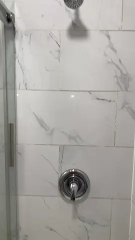 Limpieza profunda con el cepillo más completo tiene todos los accesorios para llegar a todos los lugares inalcanzables #showercleaning #deepclean #CleanTok #brushcleaning #tiktokshop 