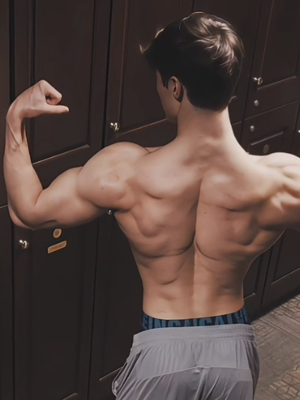 The biggest fitness influencer in the world  #gym #viral #davidlaid #outside #GymTok 