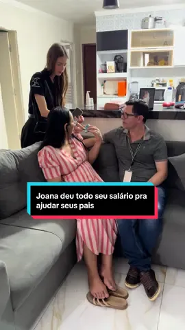 Joana deu todo seu salário pra ajudar seus pais! #familia #vidareal #filha #mae #pai 