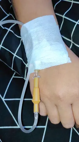 Pasien Kunjungan rumah (HomeCare) pemasangan infus pada keluhan Demam, Nyeri badan, pusing, flu, batuk, lemas🙌 Semoga lekas sembuh kak😇 Yg butuh jasa pemasangan infus bisa langsung japri ya🥳 Note : pemasangan infus hanya sesuai dengan indikasi dri pemasangan infus itu sndiri ya😇🙏 #Fyp #perawat  #HomeCareMedisGorontalo #TilangoCareCenter #Gorontalo 