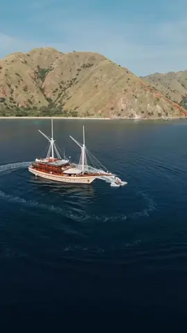 Somewhere between sea nad sky ⛵️
