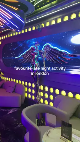 📍 K王 KTV（K Club Karaoke）Holborn 51 Parker St, London WC2B 5PS Karaoke is my favourite thing to do late in London with friends (as someone who is not a fan of clubbing) and we really enjoyed our experience at K Club in Holborn. The workers were all extremely friendly and the rooms were spacious and clean 🥰 I would recommend ordering: - Chicken skewers 🌟 - Sweet potato fries - Fried chicken wings - Eminente Sapphire - Long Island Iced Tea 🌟 The chicken skewers were definitely my favourite, the spice and seasonings they used were so good :P #invite #karaokelondon #ktvlondon #londonkaraoke #londonactivity  Group activities in London | Fun things to do in London | London karaoke | London KTV | What to do with friends in London | Night out in London