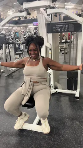 Happy Sunday #Fitness #upperbodyworkouts #strongwomen #fym 