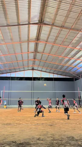 latihan bersama perdana melawan tim dari pacitan 😋🤙🏻🫡 #fyp #kwkacademy #kwkgank #volleyball #volleyball 