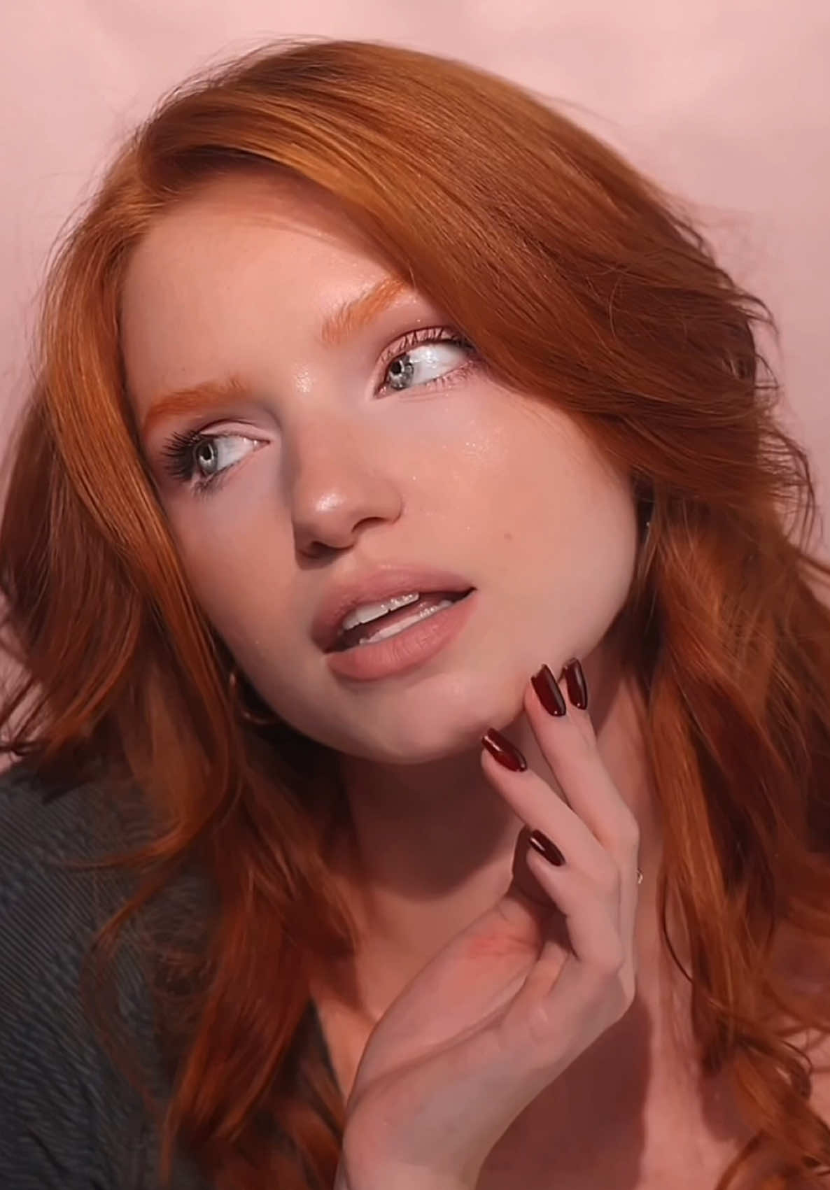 Heatless curls never disappoint 🤭   #makeuptransformation #makeuptransition #makeuptok #makeup #heatlesscurls 