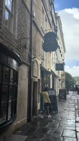 كما كنا نشاهد كرتون سالي في طفولتنا، ها نحن اليوم نعيش قصته حقيقة في بيت سالي ببريطانيا😢😍🥰👧 #سفر #باث #قصة_حقيقية #كرتون_سالي 