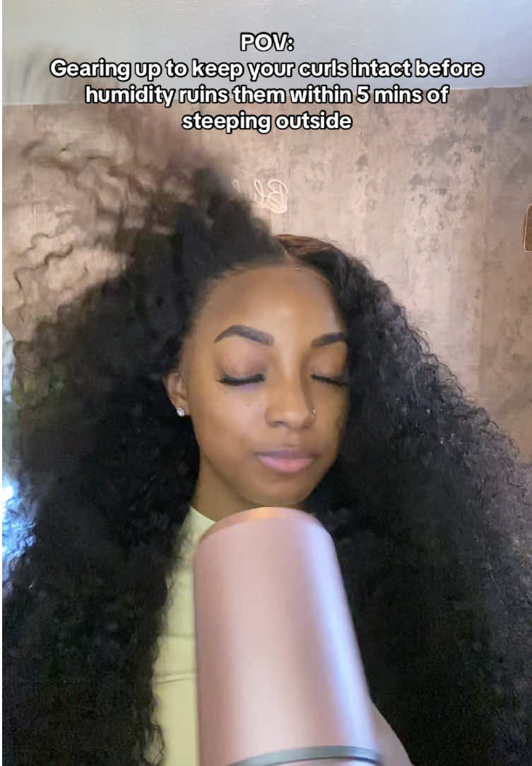 These curls did not move either lol I added curling mousse and blow dried my hair to keep it locked in 👌🏾 😌 #hairessentials #tiktokshop #blowdryer #definedcurls #curlyhairtips 