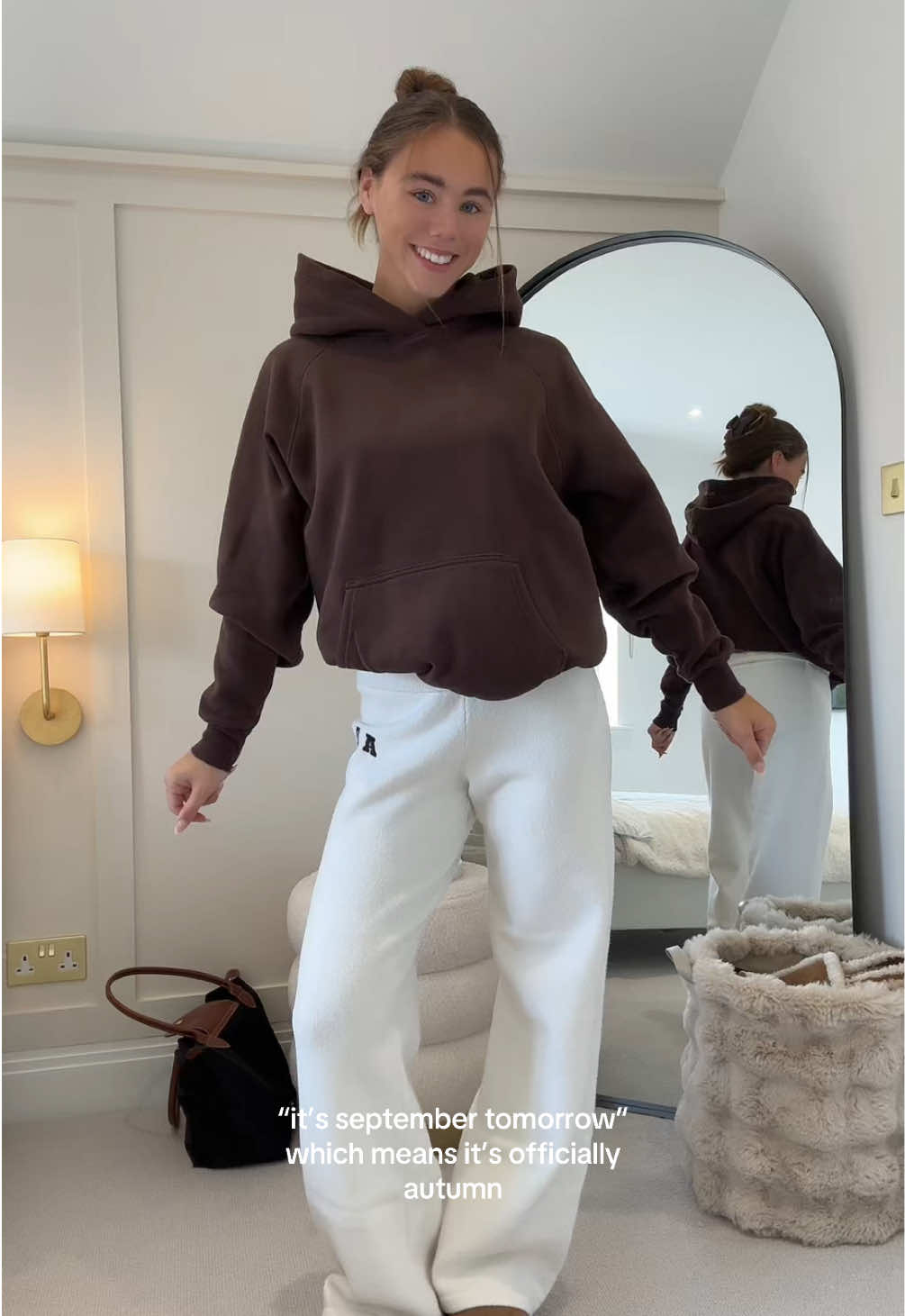 someone needs to stop me from using autumn sounds atp 🤎 #autumn #sounds #outfit #OOTD #fyp x