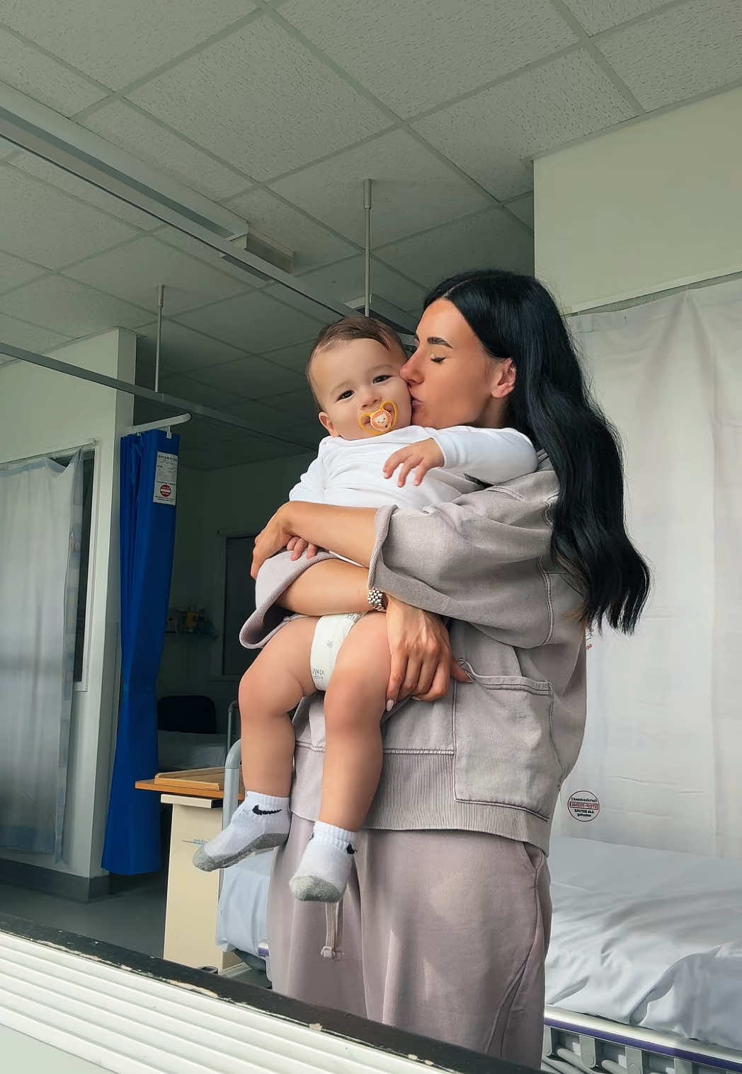 Emi has ‘croup’ my poor lil baby☹️ spent the day in hospital, hes doing surprisingly well so he was discharged with open access. Came home and now poor Eli is getting ill.. having twins is not for the weak😭♥️