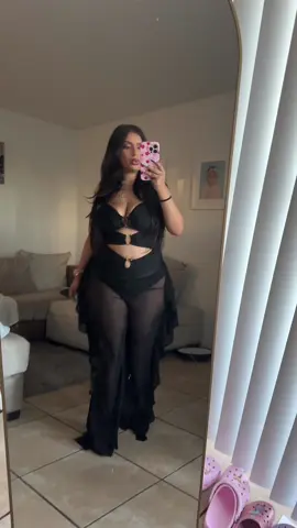 This audio + this swimsuit 🫣 dangerous I tell you!    @EOMENIE  #swimsuit #onepieceswimsuit #bikini #tiktokshoplabordaysale #tiktokshopcreatorpicks 