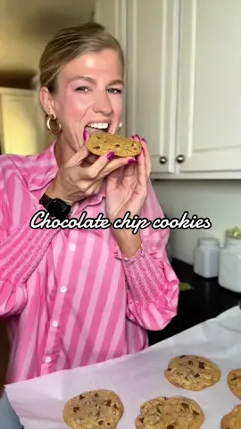 Thin, crispy, and gooey chocolate chip cookies. @White Lily @ghiradellichocolate @Kroger @Pampered Chef #Recipe #chocolatechipcookie #cookies #EasyRecipe 