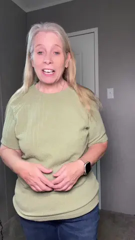 This is a great top to transition to the fall and winter. The short sleeves are perfect for the warmer days and just throw on a cardigan or jacket and the top will look amazing. #tops #shirts #ribknit #wardrobemusthaves #womenstop 