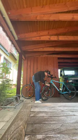 Disassembling my bike for the flight to London #cycling #strava #stravacycling 