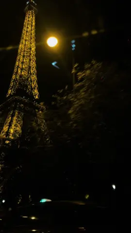 Paris by night. #clean #fyp #tiktok #republication #paris 