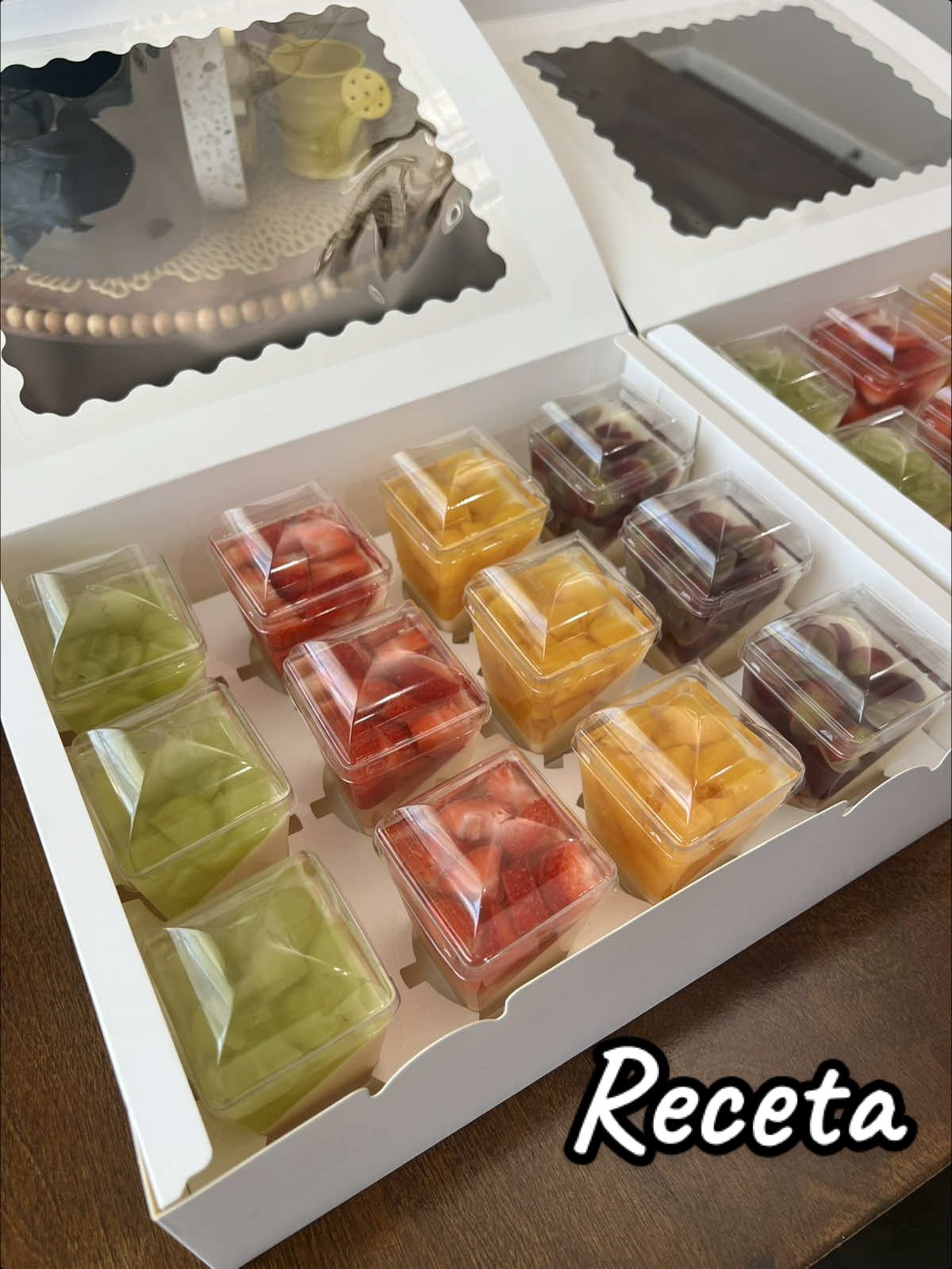 Receta de Gelatina de Coco y Frutas en Vasitos 🤗😍 #jellycious_tx #gelatinascreativas #recetasfaciles #gelatina #Receta 