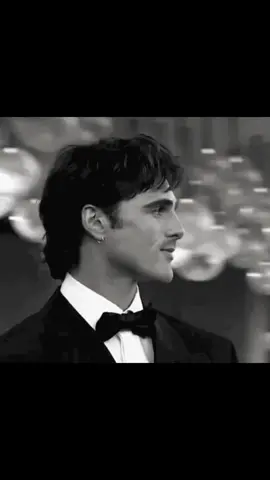 Jacob Elordi in Venice is 😩 #fyp #jacobelordi #hearmeout #jacobelordivenice #jacobelordiedit 