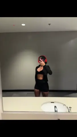 Hot girls hit back 🖤#fitgirls #gymgirl #gym #fyp #tinybikinis 