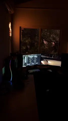 Justo cuando el cielo se iluminó en el estudio 🌧️ ig:facubeldi_  #productormusical #musica #vibes #lluvia #asthetic 