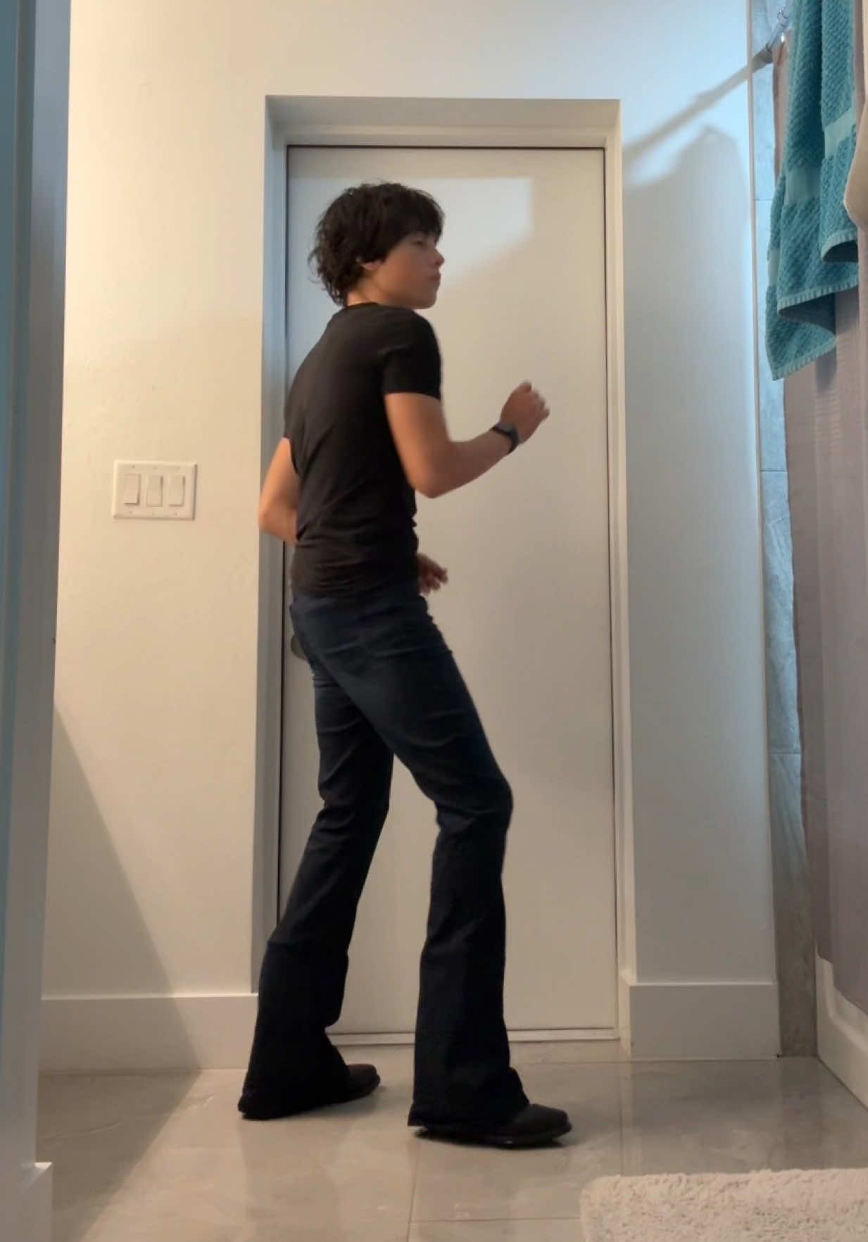 finally a good pair of flared jeans ❤️‍🩹 #fashion #boots #flaredjeans #spanishrock #OOTD 