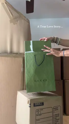 Accidentally wandered into the Gucci outlet while looking for a bathroom after picking up Disney shirts at Primark… I never buy myself designer bags or clothes, but I’ve been in love with this bag since I first saw it two years ago with my friend Ana and it felt meant to be. I called her and my hubby, and we agreed it would be my farewell-Miami present. Couldn’t be happier ❤️ #MiniAndMeBySharon #FashionMom #FarewellGift #GUCCI #BagLove