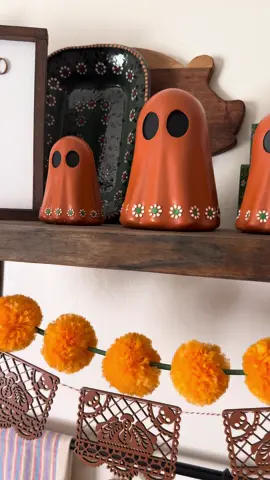 I'm obsessed 🙃 ✨  Papel picado garland made by me. Links in my bio #papelpicado #ghostdecor #homedecor #halloweendecor 