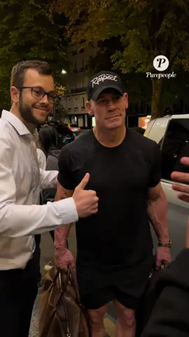 🤼‍♂️✨ John Cena retrouve ses fans à Paris De retour à son hôtel ce soir à Paris, la star du catch John Cena a pris le temps de rencontrer ses admirateurs. Souriant et disponible, il a échangé avec eux et signé quelques autographes, pour le plus grand bonheur de ses fans. #JohnCena #WWE #Paris #Catch #Fans   