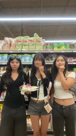 when hgs lookijg a lil delicious- i- i- i mean gorgeous 😂😂✋🏻✋🏻#kawaii #mommy #notsatire 