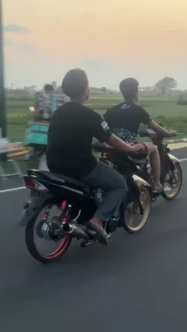 sess 🤙🏻#kphgank🚀 #suprax125 #kphjogjastyle #drp_garage #dhaparndp @gezett @19❕ @gbrnzajah 