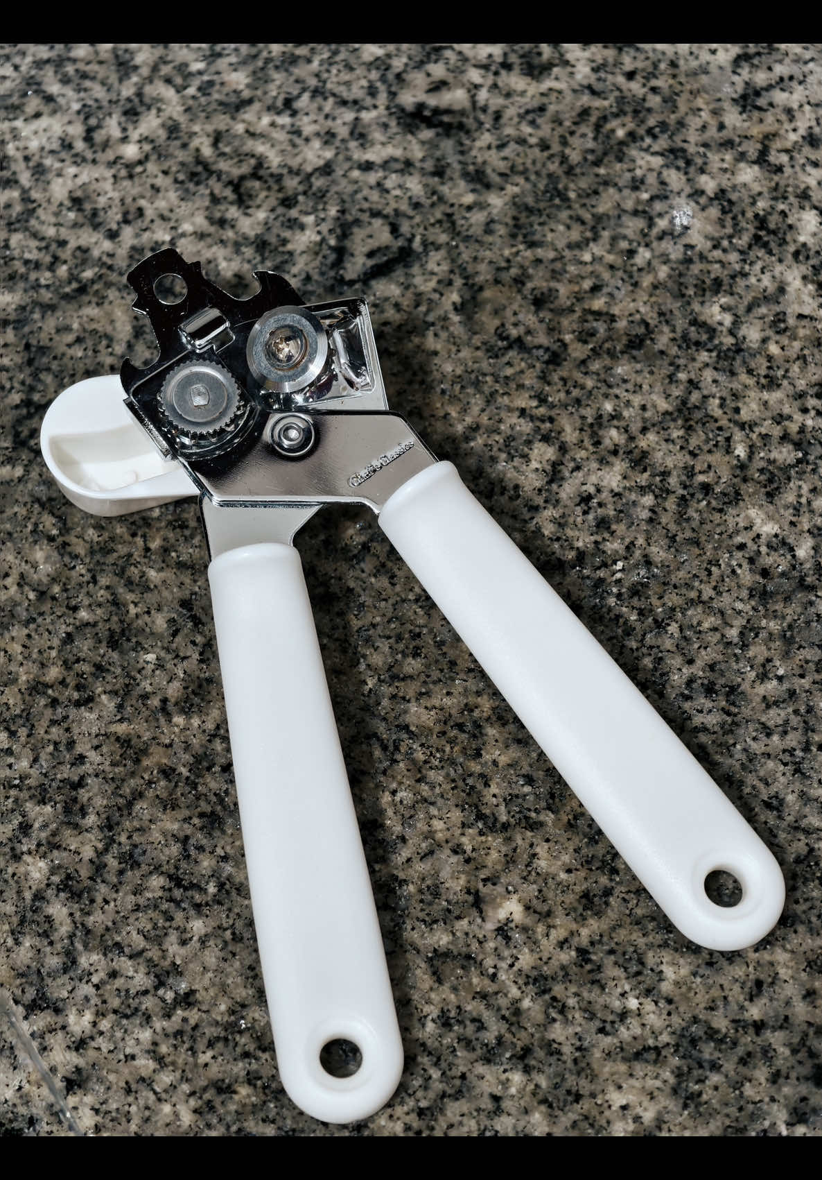 🥫 Struggle opening cans? Not anymore! ✨ Durable stainless steel can opener = smooth & easy every time 👩‍🍳 A must-have for every kitchen! #kitchenfinds #affordablefinds #addtocart #fyp #foryoupage 