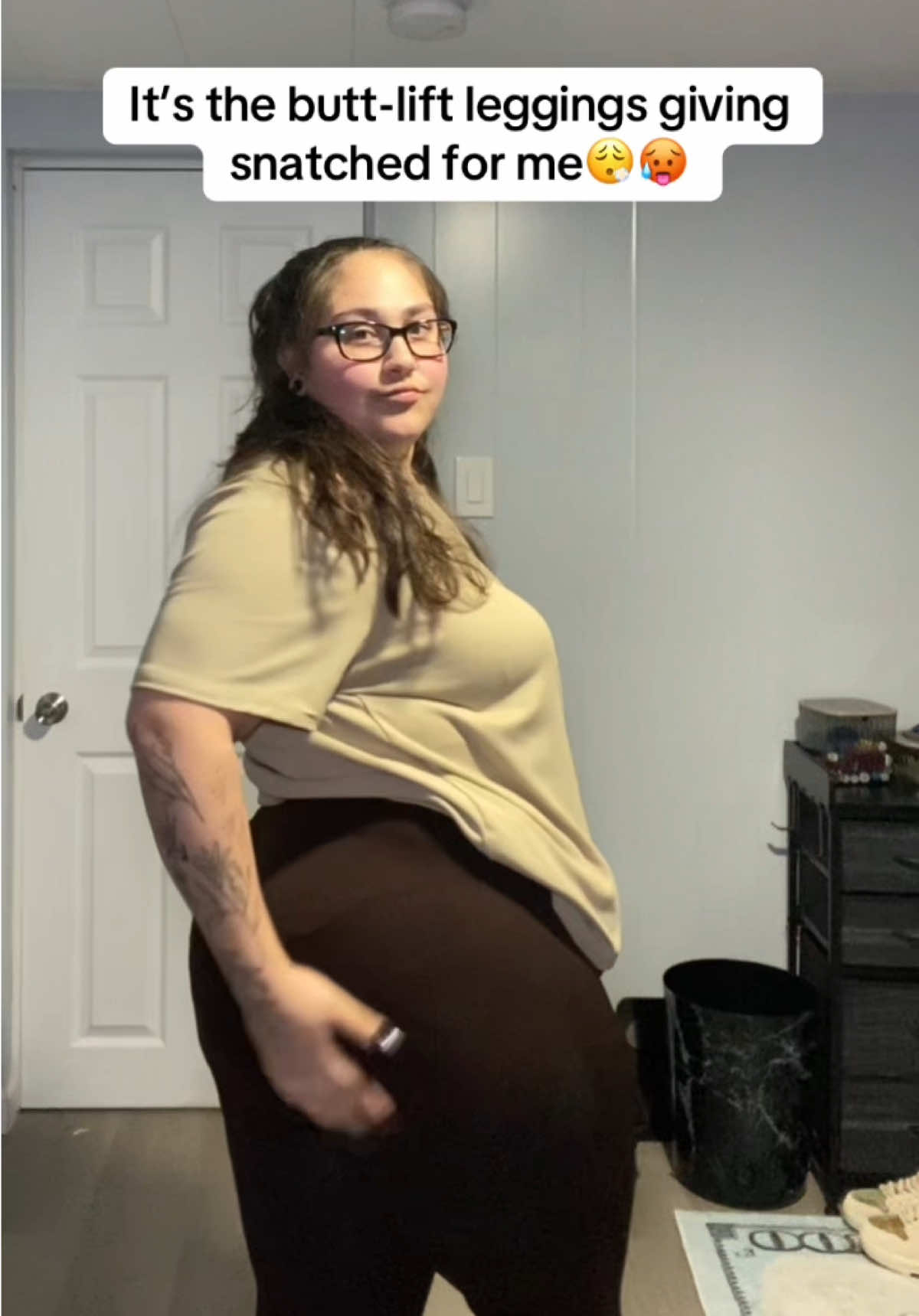 Labor Day Sale – 44% Off Plus Size Colorblock Ruched Sports Leggings #SportsLeggings #GymWear #YogaPants #FitnessStyle #activewear 
