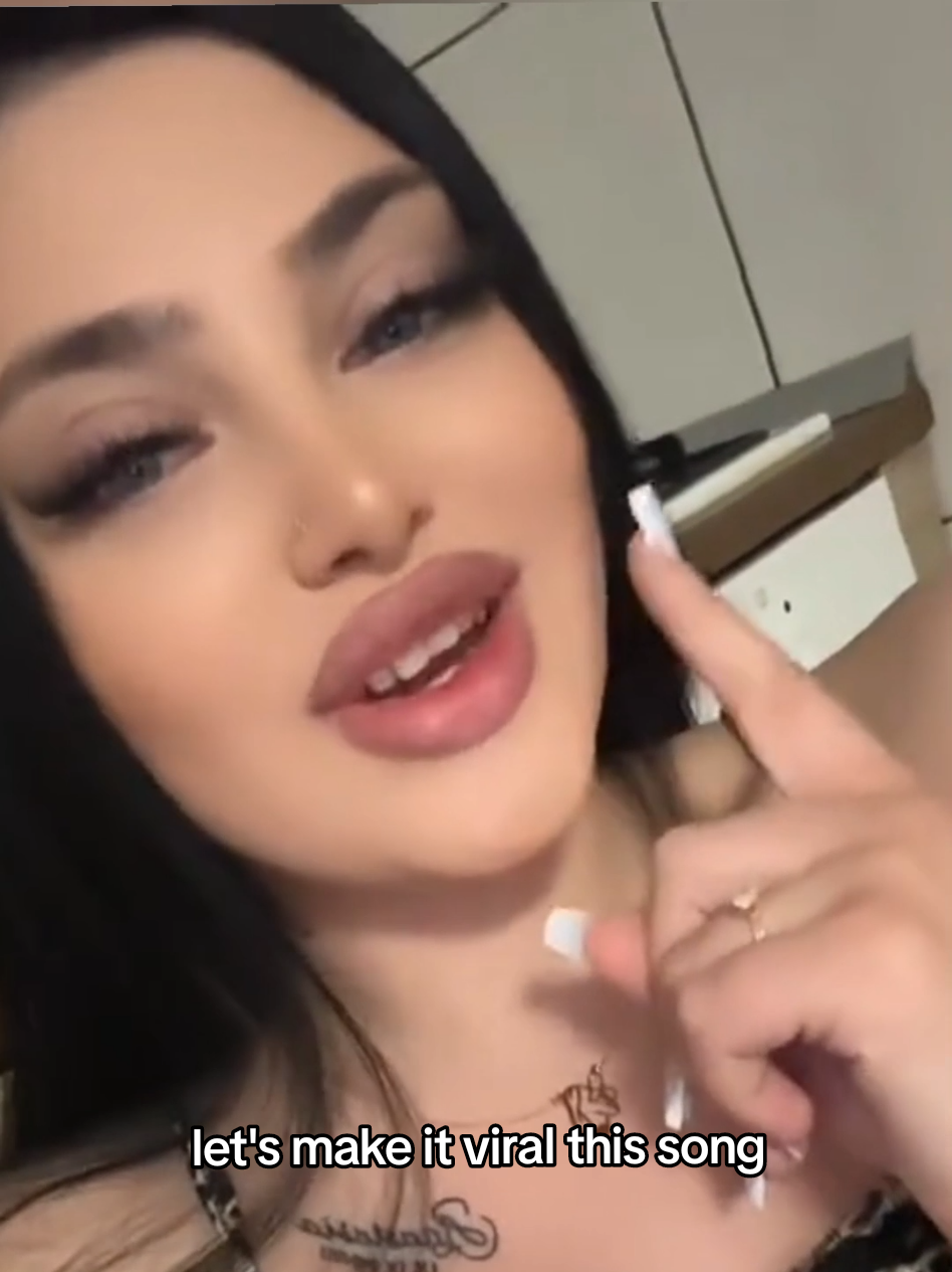 mi-as dori sa facem viral videoul acesta deorece melodia este despre mine ,eu nu v-am cerut niciodata sa viralizati Sau sa dati share la videourile mele ,Dar acum chiar mi-as dori ,din punctul meu de vedere este o melodie frumoasa si care ma reprezinta si vorbeste despre mine .poate Intra si la radio mai stii ❤️😜 Va Multumesc anticipat si va pup 😘 #adinajolie #fyp #fyyyyyyyyyyyyyyyy 