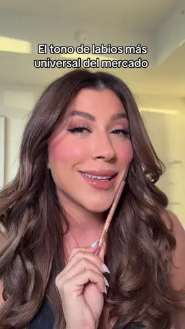 este tono de delineador le queda bien a todo el mundo! tienes que probarlo te encanta, es de @makeupforever y el tono es everywhere caffeine 