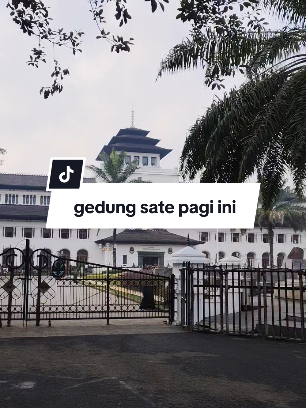suasana senin pagi di dpn gedung sate #demokrasi #fypシ #indonesia #bandung #viraltiktok 
