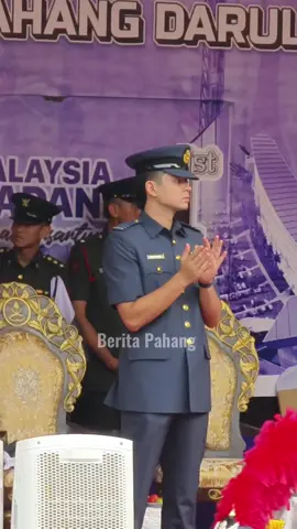 Tengku Mahkota Pahang, simbol semangat kepimpinan & kasih pada rakyat. Sejuk hati tengok Tengku Mahkota Pahang turun padang bersama rakyat jelata. Semangat kebersamaan yang cukup membanggakan. #tengkumahkotapahang  #tengkuhassanal  #pahangroyalfamily  #rajaberjiwarakyat  #rajadanrakyatberpisahtiada 