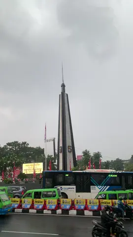 syahdu juga ya kalo bogor udah hujan #bogor #raincity #bogorkotahujan 