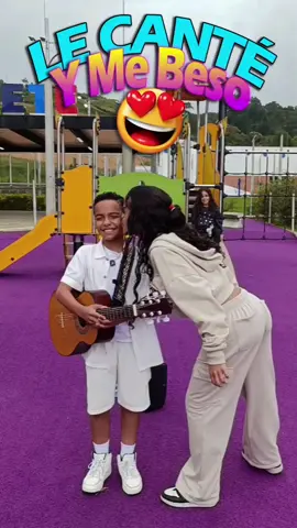 Me Gane un beso por cantar #cantandoaniñas #enamorandoniñas #cantandoaniñasenlacalle  #parati #videoviraldeniñoenamorado 