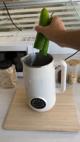 You gotta check out this nut milk maker—no straining needed! You don' t even have to soak the beans, just toss them in and it' s ready to drink. It's got a 10-blade stainless steel setup that blends fast and super quiet. Works with all kinds of nuts, and it can also make juice, porridge, even soup. 8 functions in total. Looks sleek, and it's actually super practical too. Plus, the inside' s made with 304 stainless steel, so it's totally safe and built to last.#fyp #nutmilk #soymilk #tiktokmademebuyit #tiktokshop 
