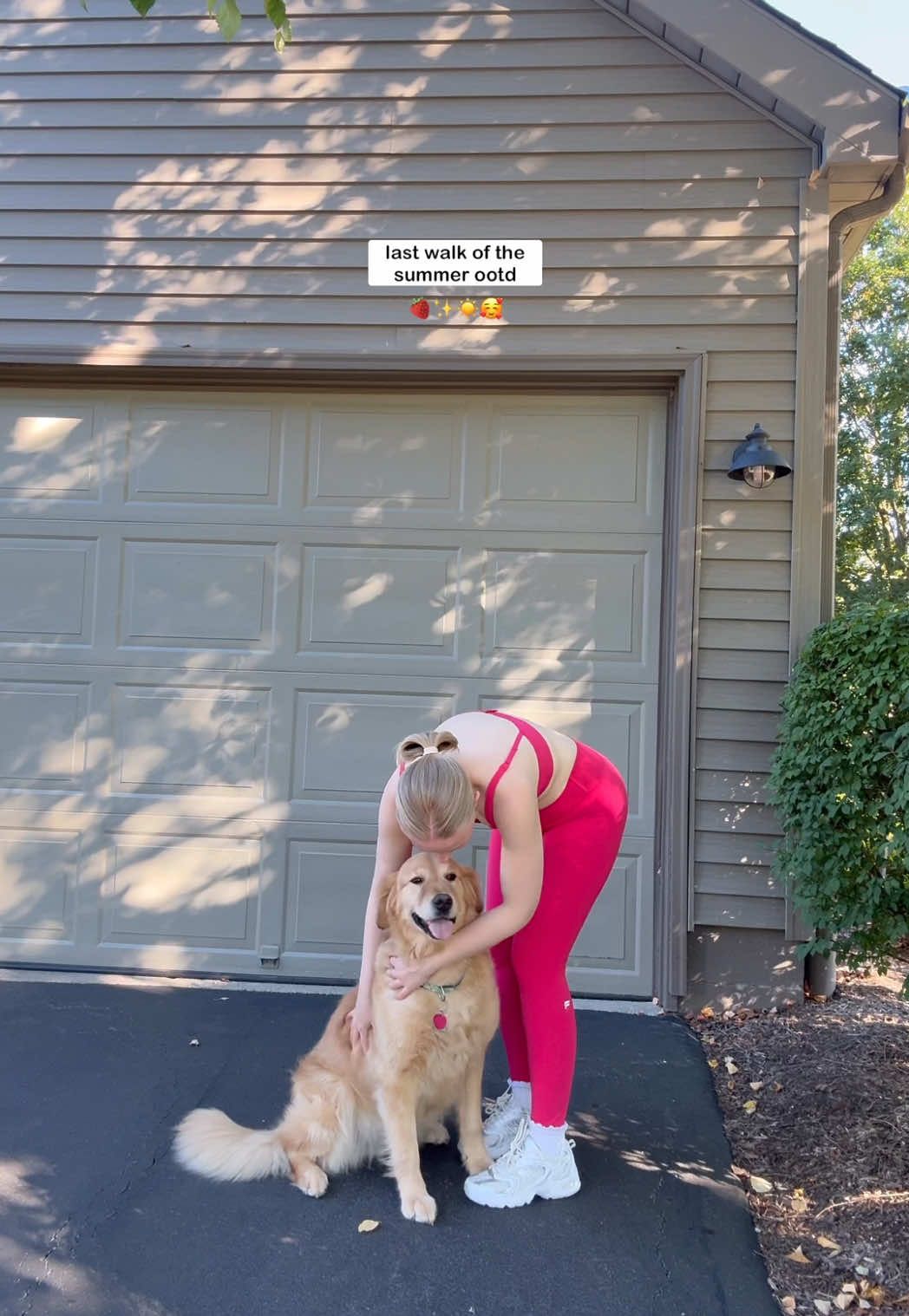 the perfect @Fabletics set for the last walk of the summer! #fableticspartner obsessed with this shade of pink!  sign up for VIP 💖 http://fabletics.com/MoveInFabletics #summervibes #summerstyle #goldenretrievermom 