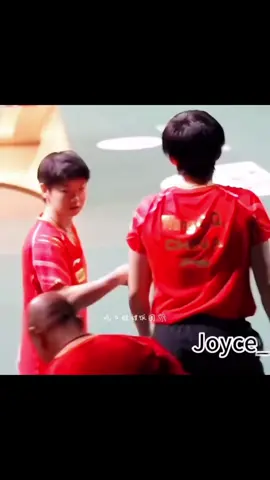 “Chỉ cần Shasha coi Datou là ưu tiên, Datou sẽ tự khắc coi Shasha là duy nhất”.  Tôi có đọc được 1 bài viết: “Anh ấy là một người rất khó để theo đuổi. Thứ nhất là vì anh ấy nhạy cảm và tinh tế, bạn phải là chỗ dựa vững chắc cho anh ấy và hiểu được cảm xúc của anh ấy, nếu không anh ấy sẽ cảm thấy bạn không hiểu anh ấy. Thứ hai, do tính chất công việc đặc thù, anh ấy không có thời gian để tìm hiểu những người bên ngoài hay chờ đợi người khác hiểu mình, vì vậy bạn cần có tính bao dung. Cuối cùng, anh ấy ngưỡng mộ những người mạnh mẽ, bạn cần có những phẩm chất khiến anh ấy muốn theo đuổi bạn, anh ấy mới chủ động đến gần bạn. Tóm lại, nếu bạn muốn một mối quan hệ lâu dài, cùng chí hướng, ổn định, bao dung và sự ngưỡng mộ của anh ấy, chỉ có một người có thể làm được...” #wangchuqin #sunyingsha #shatou #5114 #xh 