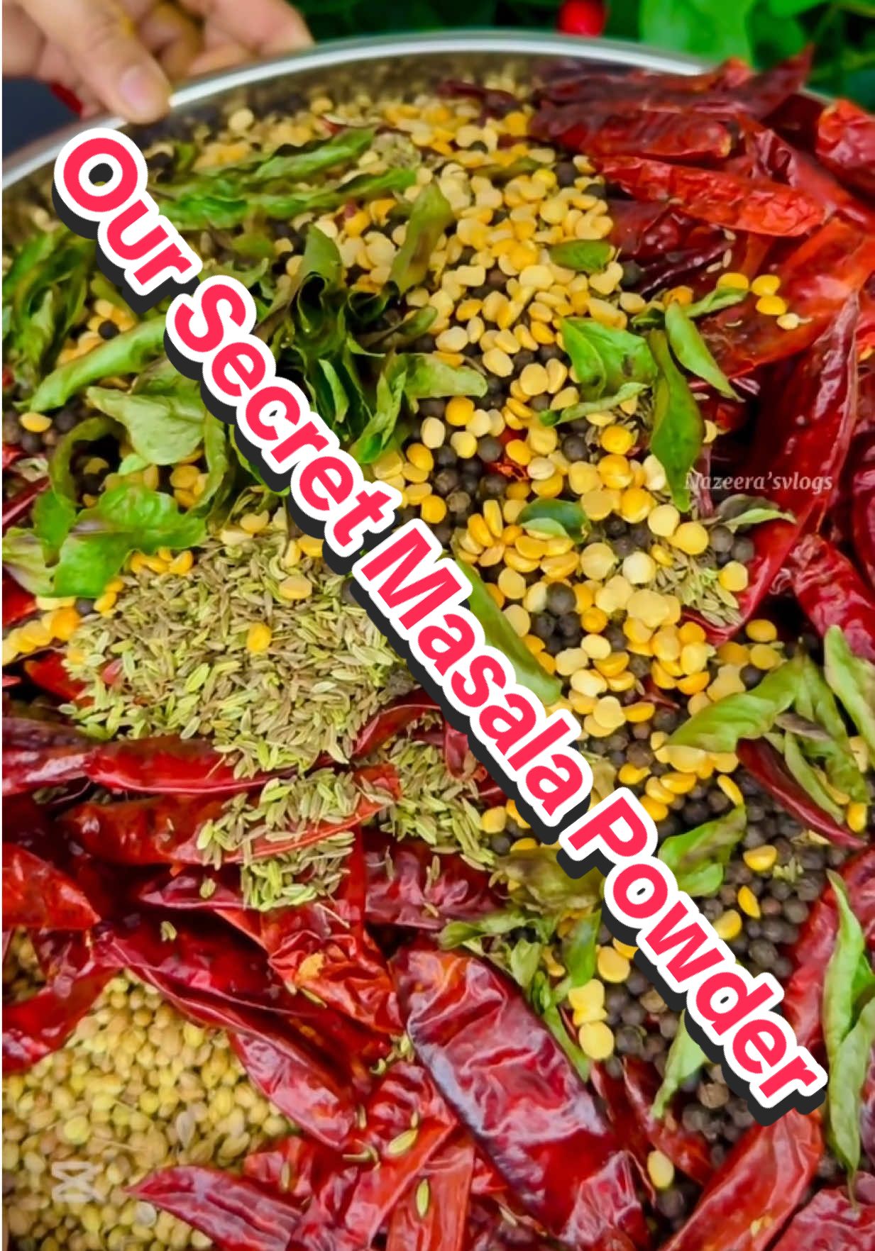 Our Traditional Kulambu Masala Powder 👌🇱🇰| Must Try This Masala Powder  . . . . . . . . #nazeerasvlogs #creatorsearchinsights #ownvoice #srilanka #uae🇦🇪 