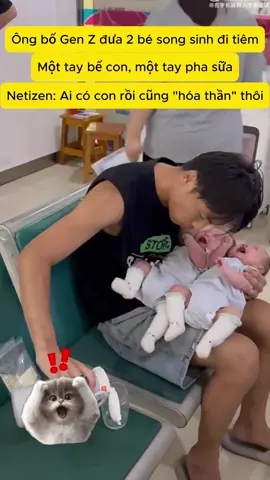 🦸‍♂️Đúng là ông bố siêu nhân, một tay cân cả thế giới… à nhầm, cân cả 2 bình sữa 😎🍼🍼 #BốBỉmSữa #ÔngBốSiêuNhân #nuôiconkhôngkhó 