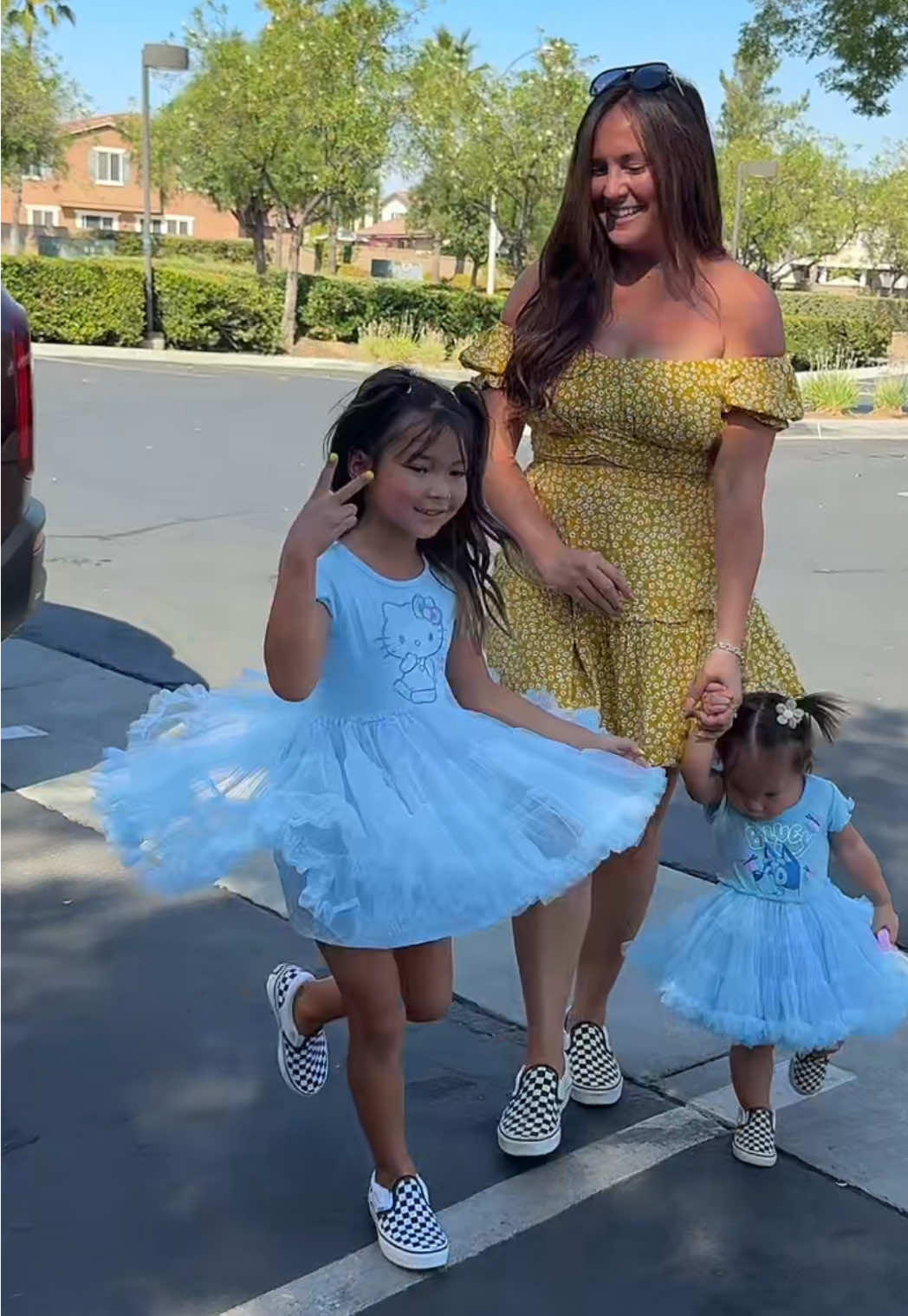 💙💛💙 #momlife #trend #throwingafit 