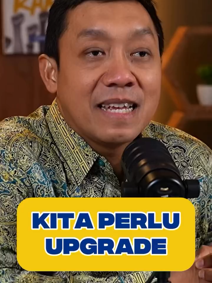 Kata Brigjen Untung : Kita perlu upgrade undang-undang ekstradisi ini karena udah ketinggalan zaman. Undang-undang ekstradisi itu lahir tahun 1979 😱 Selain itu, kita juga perlu upgrade kompetensi para aparat penegak hukum. Jangan sampai kemampuannya kalah dari para buronan ini 😤 ✨ Simak obrolan selengkapnya di Podcast What’s Up Kemenkum ✨ 📺 Watch full on : Youtube @kemenkum https://youtu.be/ym7HuM7H2CA?si=CmpQyO1FEMspTeum 📌 Jangan lupa like, komen, dan subscribe untuk konten inspiratif lainnya @kemenkum @bpsdm_kemenkum @kemenkumjateng @infokemenkumjateng #KementerianHukum #LayananHukumMakinMudah #BPSDMHukum #BadiklatJatengPastiWBBM