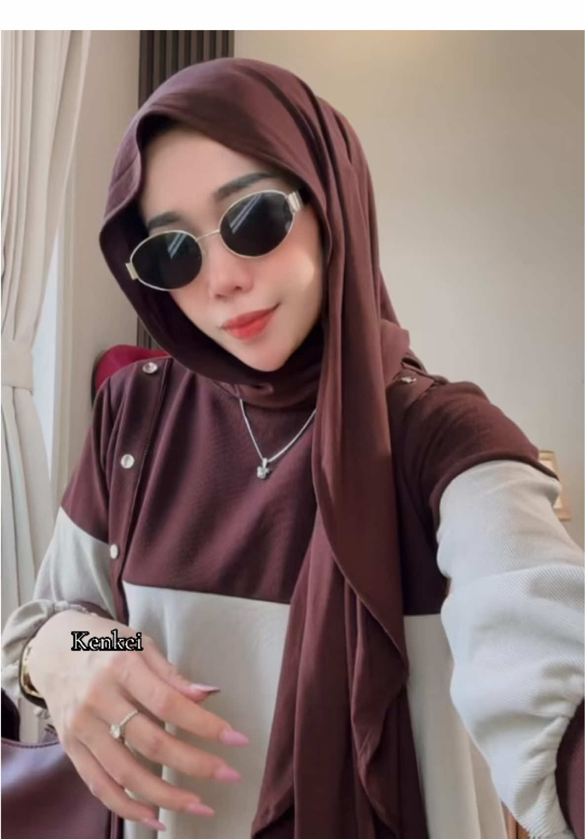 Rekomend oneset lucu 🤎🤏🏻 #oneset #onesetkekinian #ootdhijabstyle #knit 