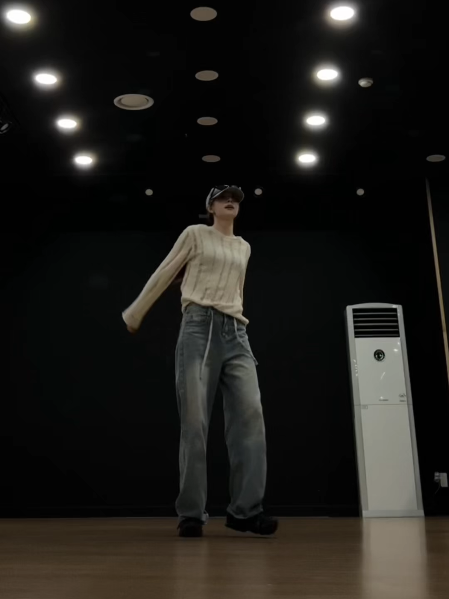 WATCH ME GO!  #FIFTYFIFTY #피프티피프티 #CHANELLEMOON #문샤넬