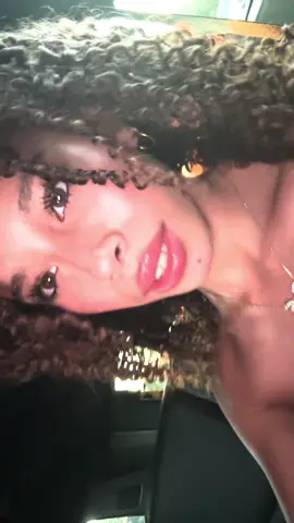 Jet house party 😽😽 #fyp #lipsync #viral #trending #curlyhair 