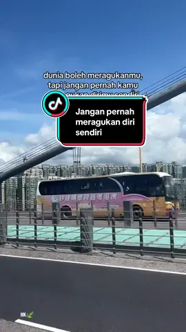 Dunia boleh meragukanmu, tapi jangan pernah kamu meragukan dirimu sendiri #xyzbca #aesthetic #quotesaesthetic #tiktokhongkongindonesia🇭🇰🇮🇩 #fyp 